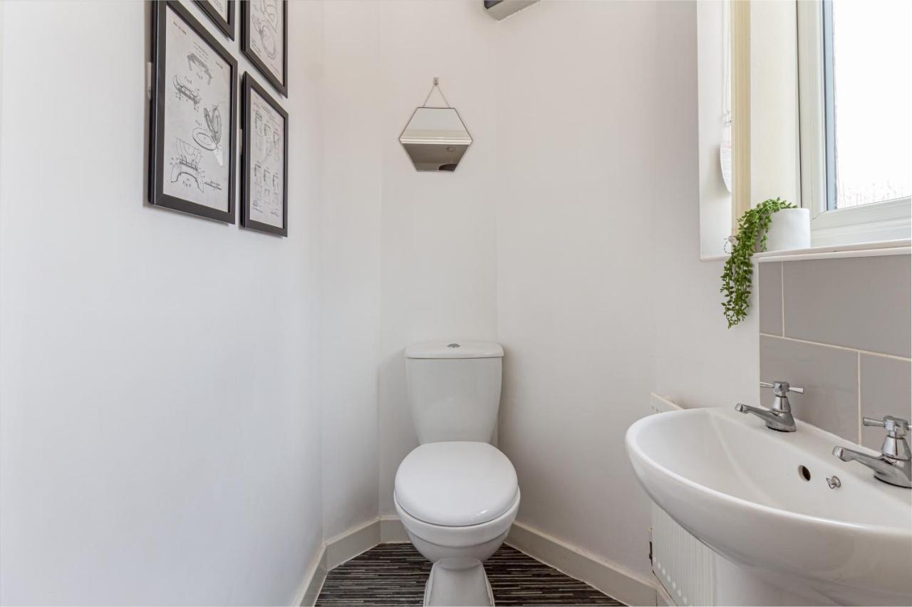 Liberty House - Perfect For Contractors - 2 Off-Road Parking Spaces Вулвергемптон Екстериор снимка